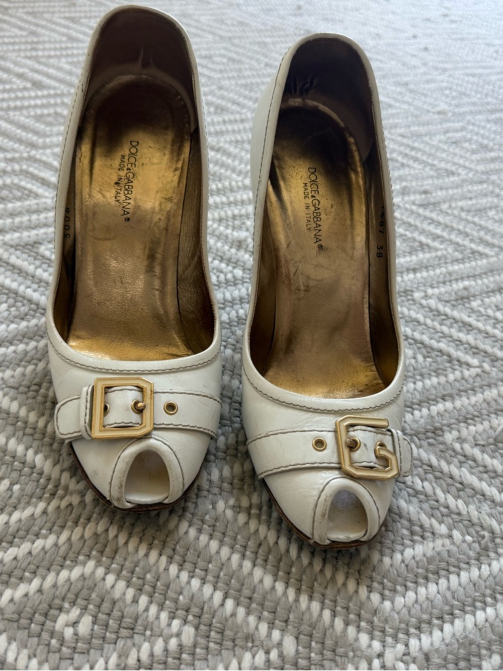 Dolce & Gabbana White Leather Peep-Toe Pumps with Gold Buckle Detail - Picture 6 of 12